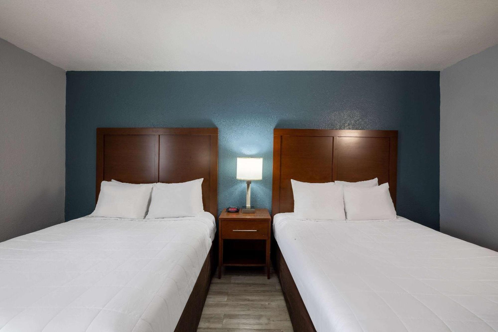 Travelodge By Wyndham Brooklyn Center Exterior foto
