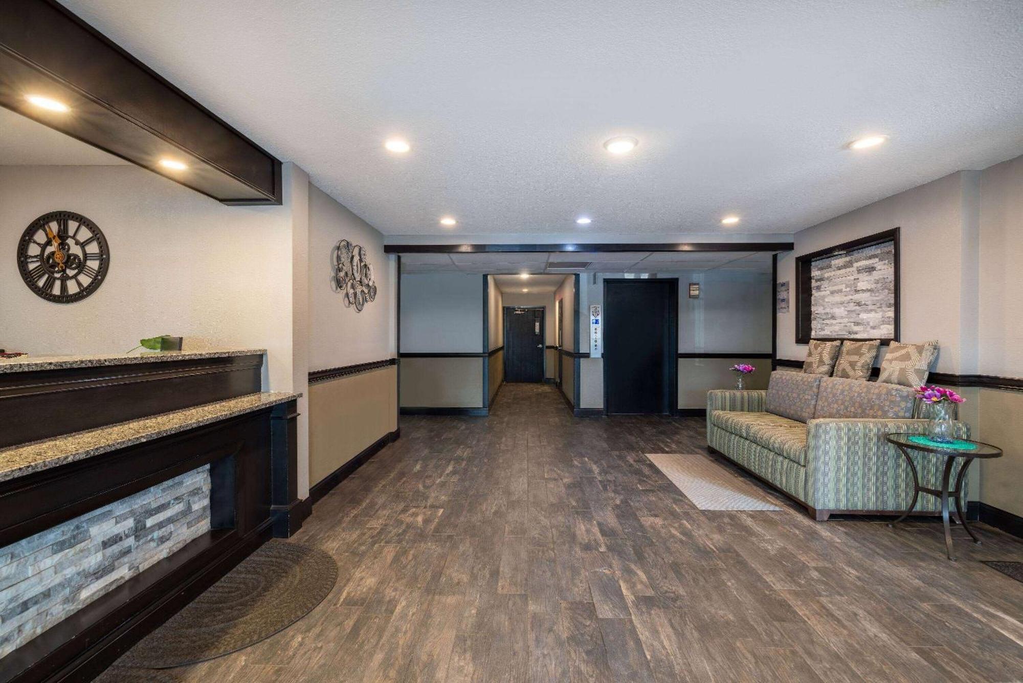 Travelodge By Wyndham Brooklyn Center Exterior foto