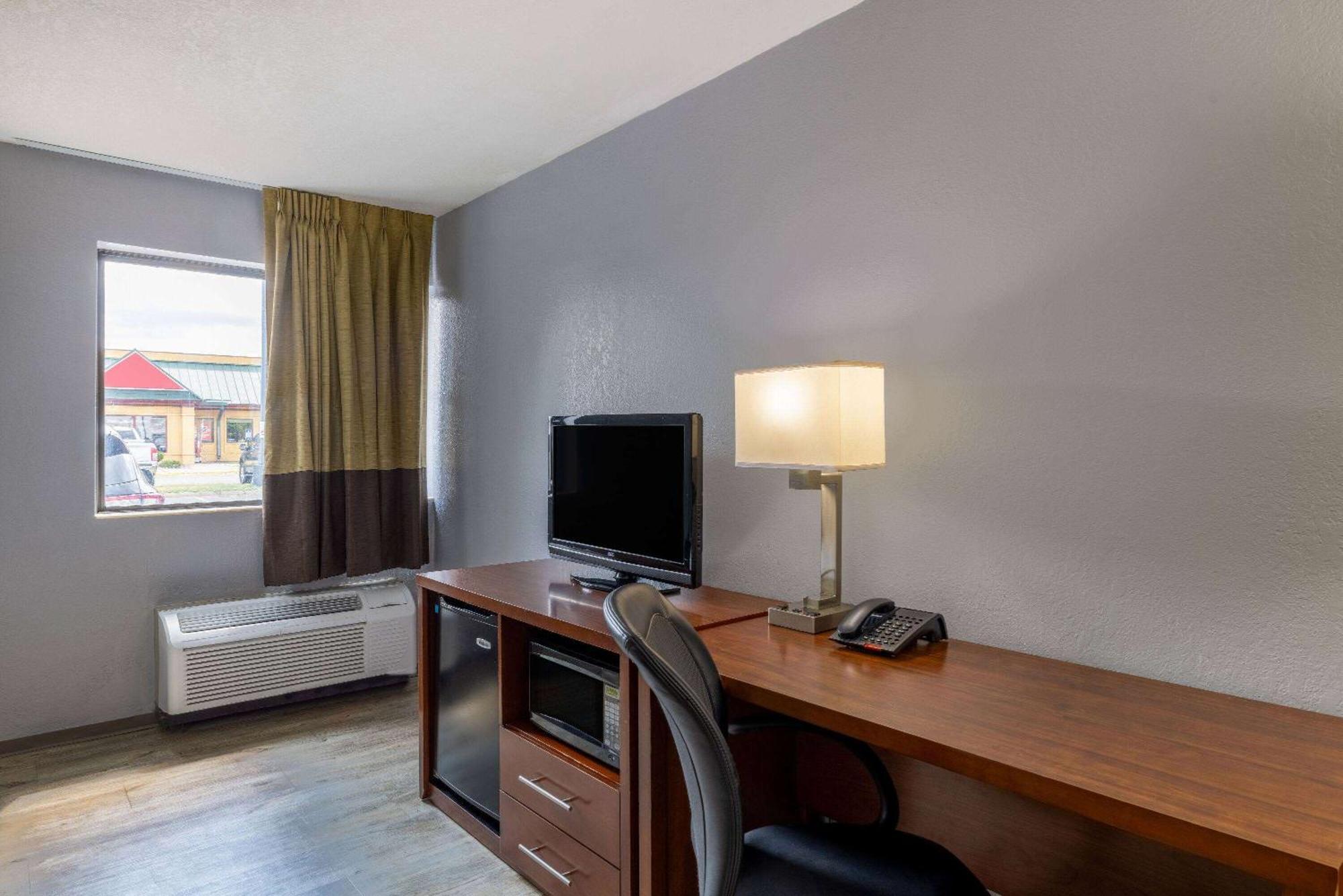 Travelodge By Wyndham Brooklyn Center Exterior foto