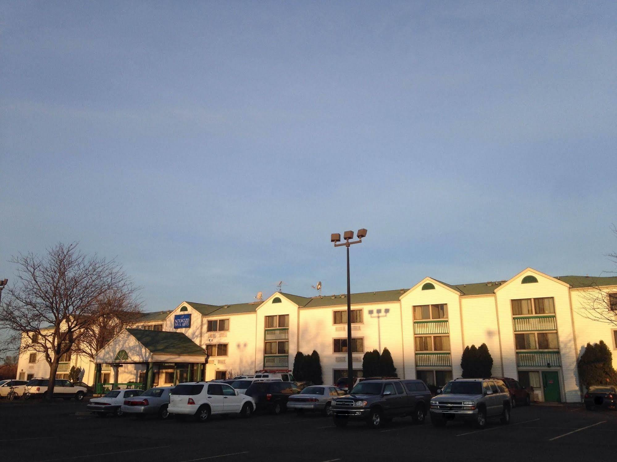 Travelodge By Wyndham Brooklyn Center Exterior foto